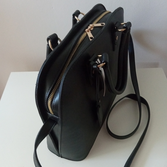 👜🖤Sole Society | Hand Bag🖤👜 / Crossbody Bag | Black & Gold | Never Used NWT - Picture 5 of 8